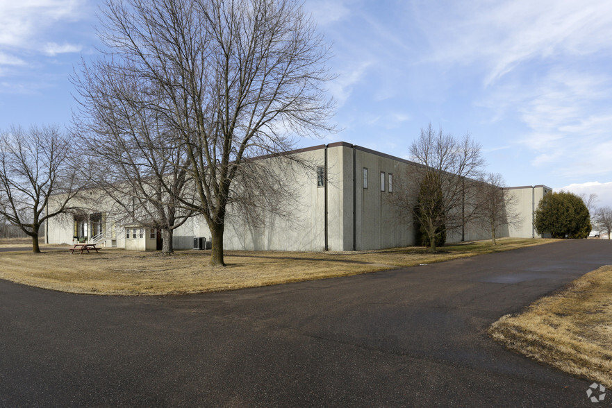 1325 S Frandsen Ave S, Rush City, MN à louer - Photo de l’immeuble – Image 3 sur 21