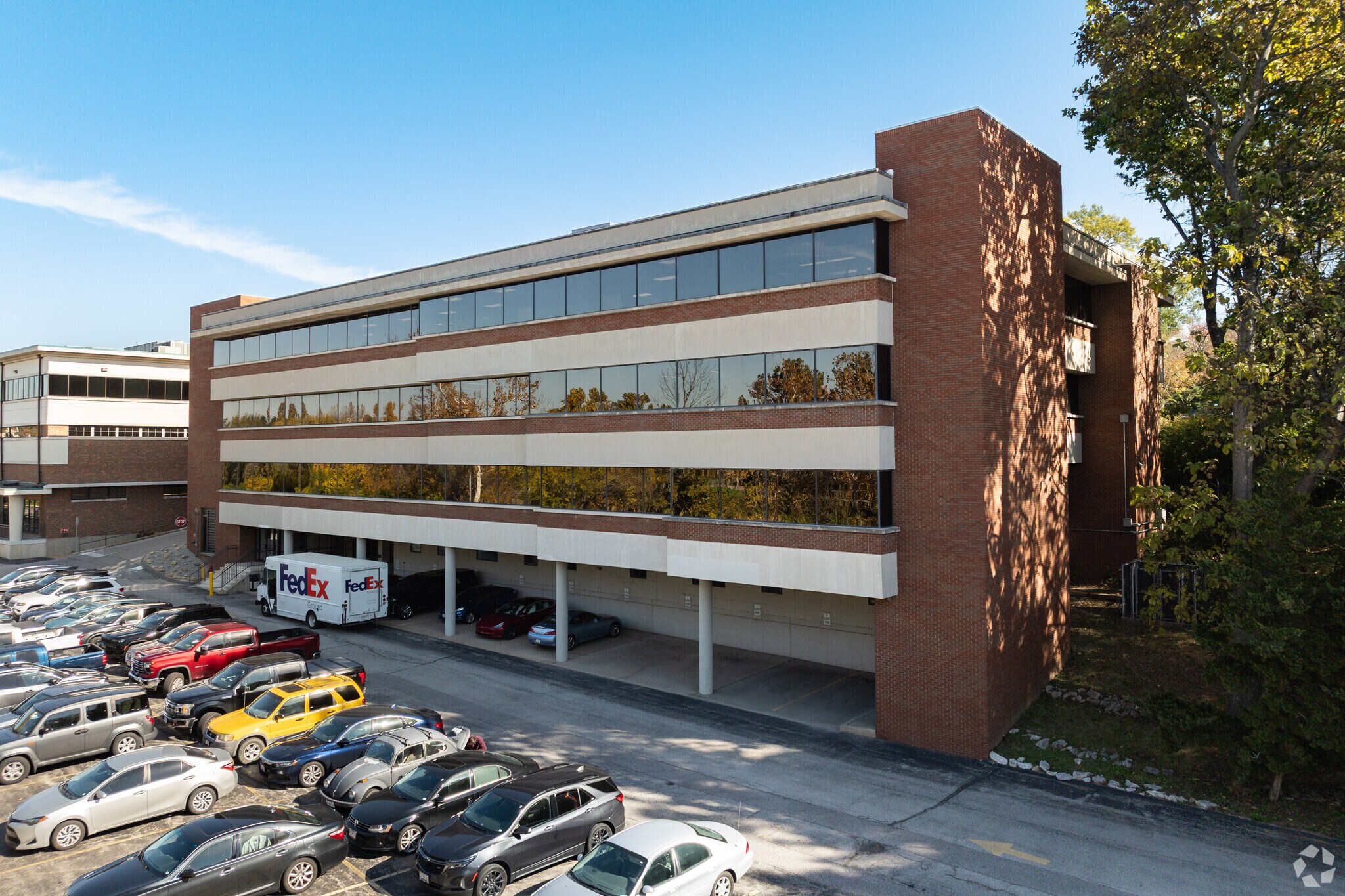 345 Marshall Ave, Webster Groves, MO à louer Photo principale– Image 1 sur 21