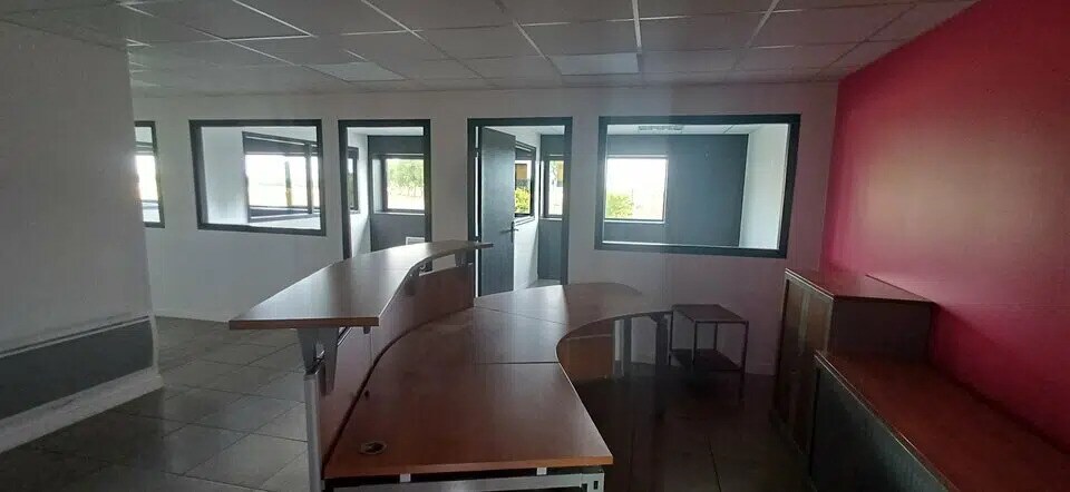 Bureau dans Biéville-Beuville à louer - Photo de l’immeuble – Image 2 sur 8
