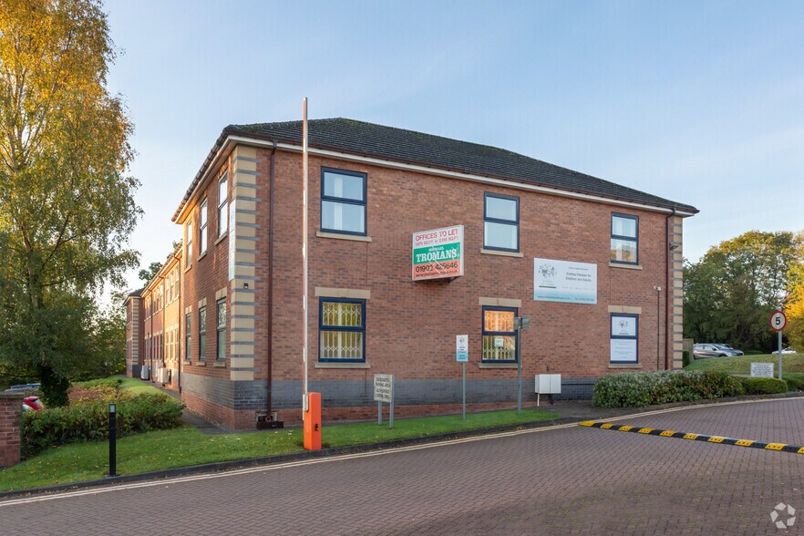 7-14 Newton Ct, Wolverhampton à louer - Photo de l’immeuble – Image 1 sur 4
