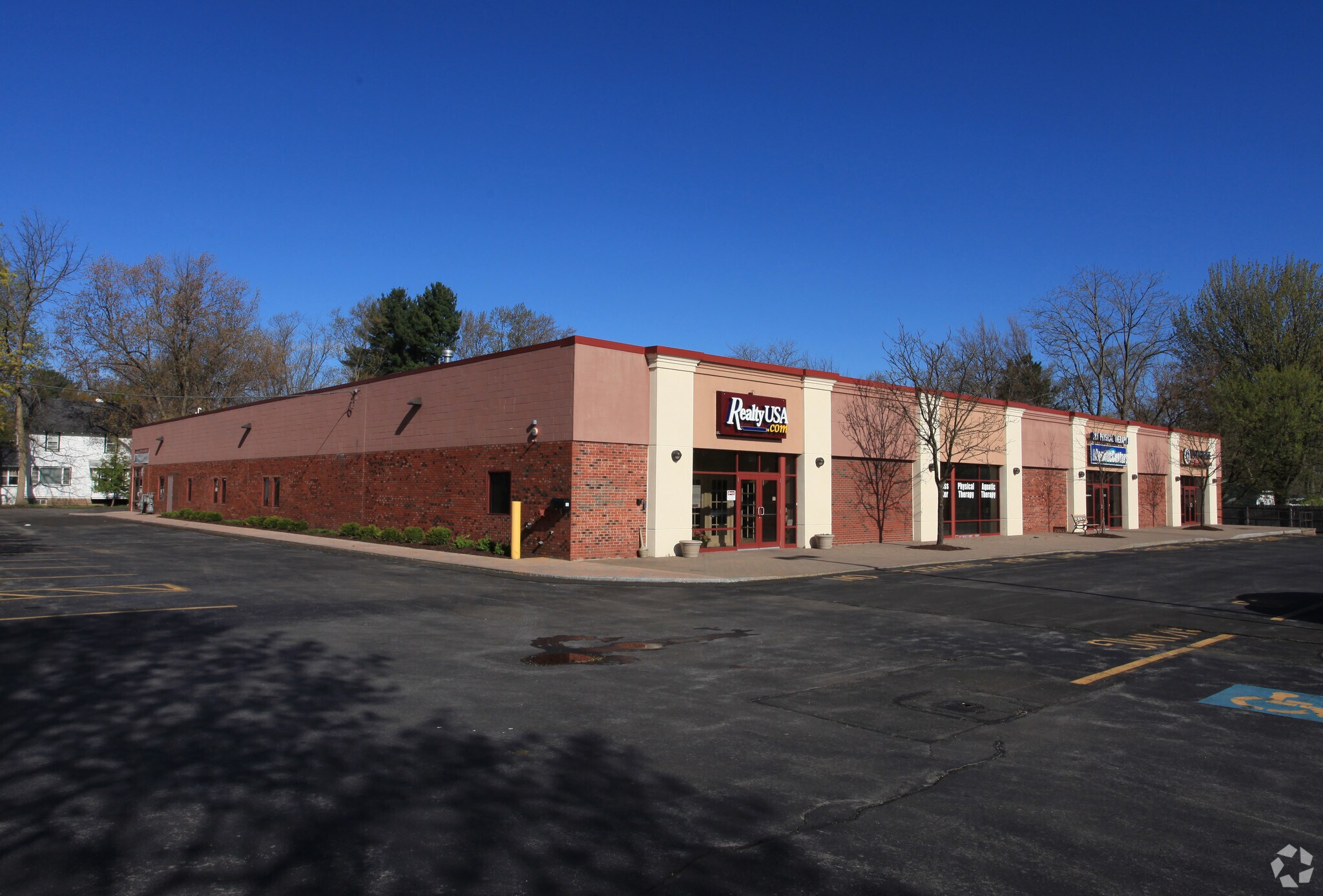 401 N Main St, North Syracuse, NY à louer Photo principale– Image 1 sur 10