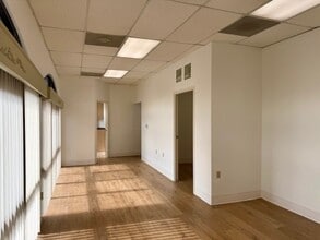 2277 Townsgate Rd, Westlake Village, CA à louer Photo intérieure– Image 1 sur 3