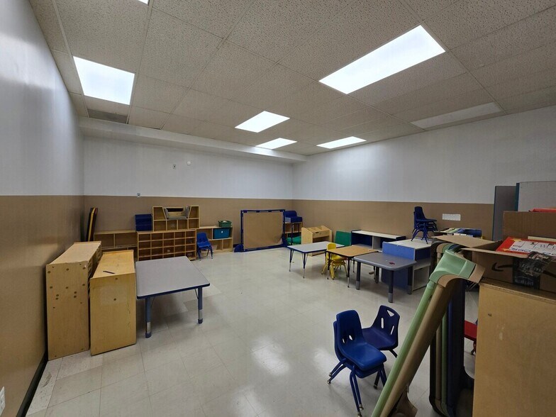80 Woodrow Rd, Staten Island, NY à louer - Photo de l’immeuble – Image 3 sur 33