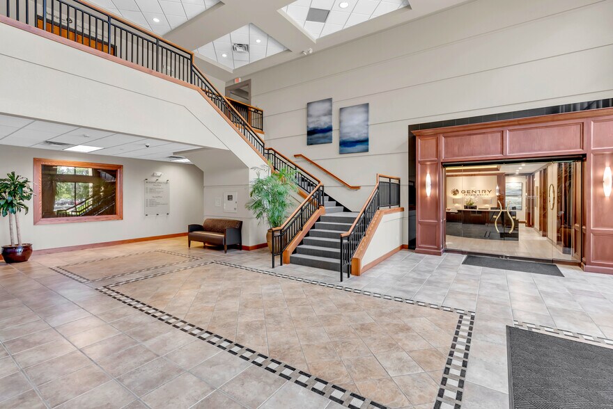 8415 E 21st St N, Wichita, KS à vendre - Photo de l’immeuble – Image 2 sur 3