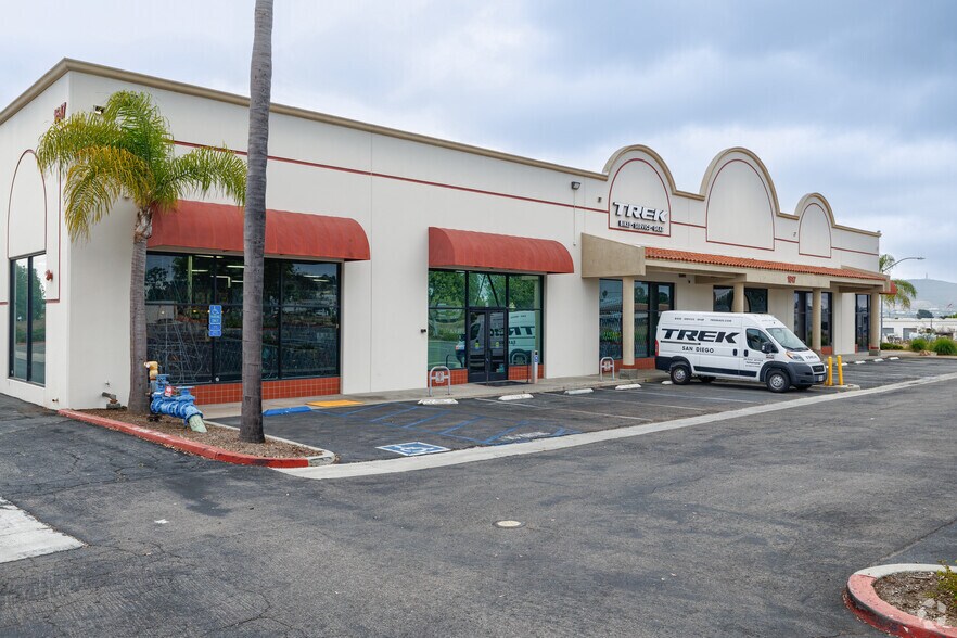 1617 Capalina Rd, San Marcos, CA à louer - Photo de l’immeuble – Image 2 sur 19