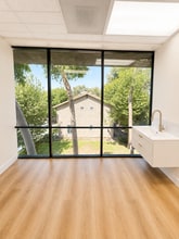 2183 Fairview Rd, Costa Mesa, CA à louer Photo intérieure– Image 2 sur 4