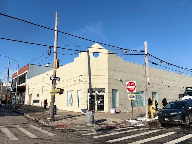 5918-24 13th Ave, Brooklyn, NY à louer Photo de l’immeuble– Image 1 sur 34
