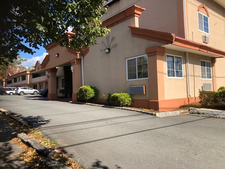 392 Broadway, Monticello, NY à vendre - Photo de l’immeuble – Image 2 sur 6