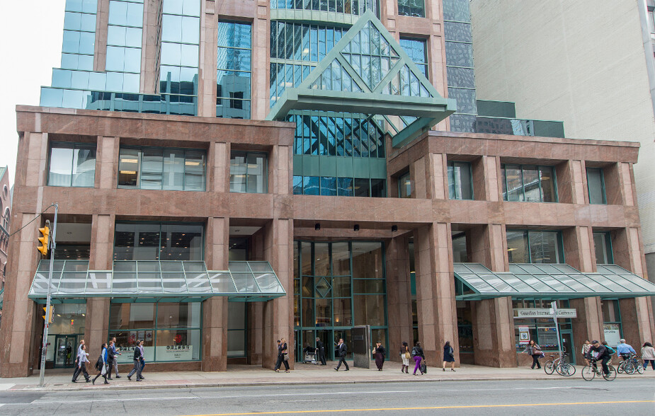 151 Yonge St, Toronto, ON à louer - Photo de l’immeuble – Image 2 sur 2