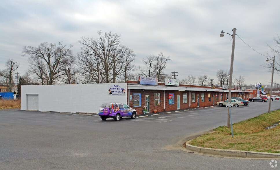 2210-2228 Crain Hwy, Waldorf, MD à louer - Photo principale – Image 1 sur 4
