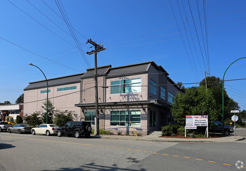 375 Lynn Ave, North Vancouver, BC à vendre - Photo de l’immeuble – Image 2 sur 6