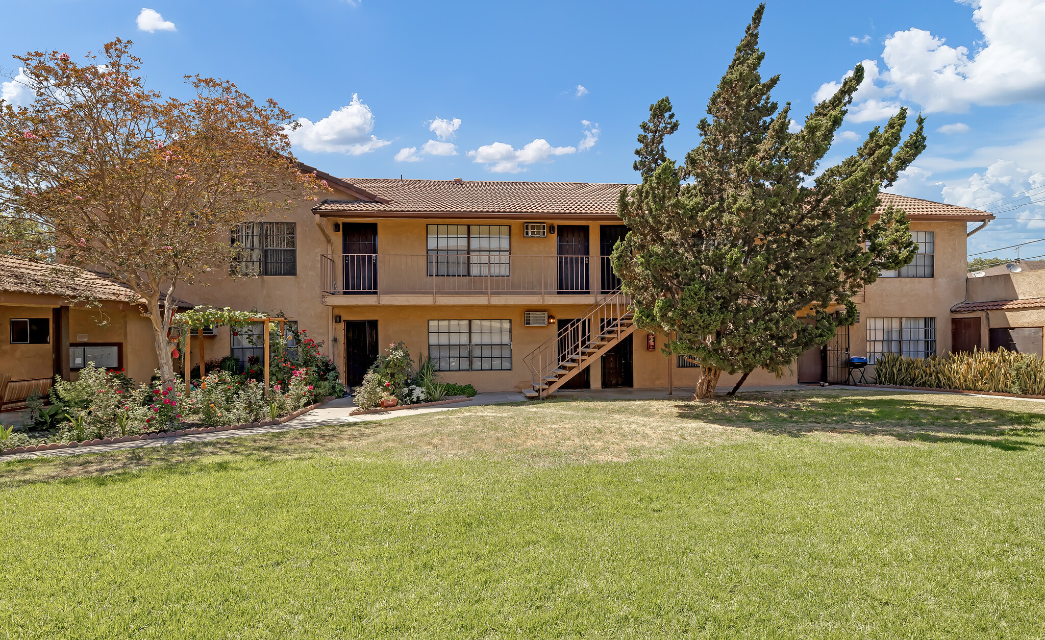 1629 W Ball Rd, Anaheim, CA à vendre Photo de l’immeuble– Image 1 sur 22