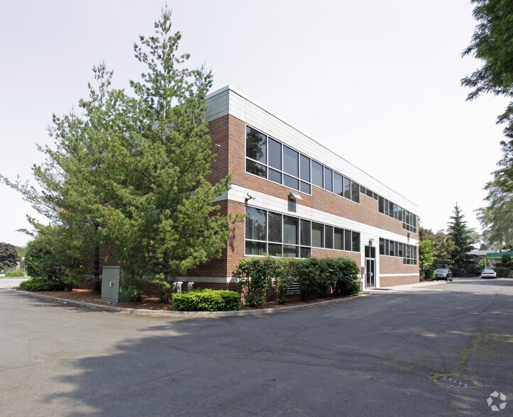 26075 Woodward Ave, Huntington Woods, MI à louer - Photo de l’immeuble – Image 2 sur 4