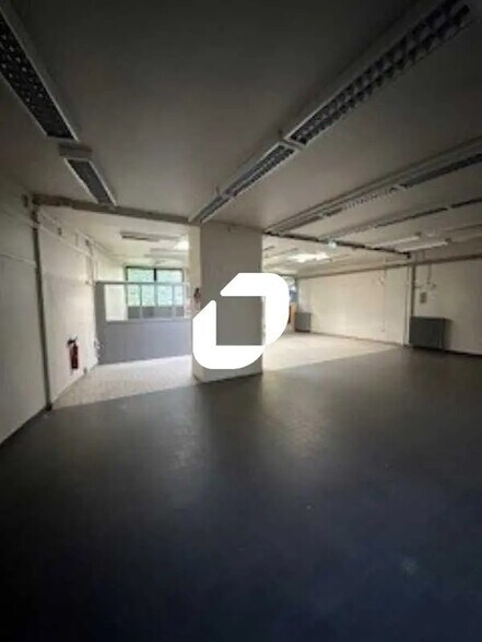 Local d'activités dans Marly-le-Roi à vendre - Photo de l’immeuble – Image 2 sur 11