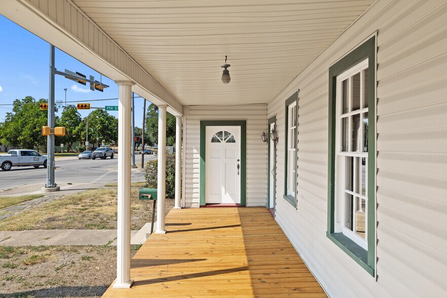 620 N Main St, Taylor, TX à vendre - Photo de l’immeuble – Image 1 sur 44