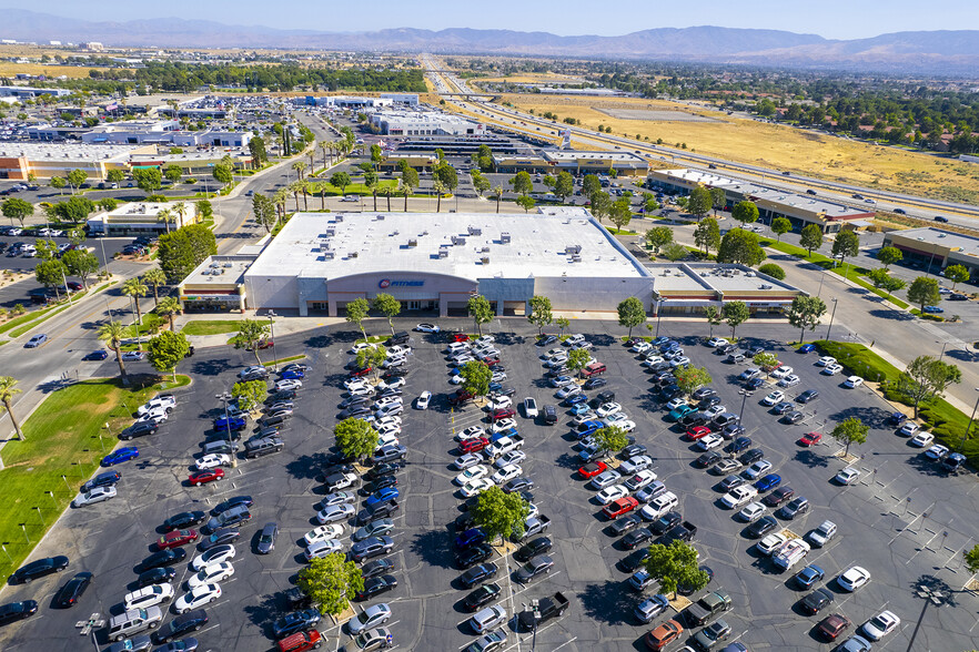1220 Avenue K, Lancaster, CA à louer - Photo de l’immeuble – Image 3 sur 5