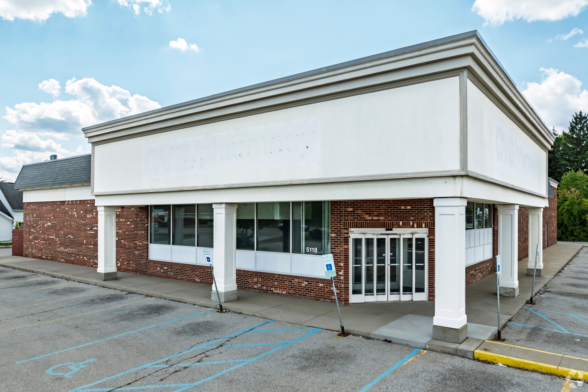 5118 S Martin Luther King Jr Blvd, Lansing, MI à vendre Photo principale– Image 1 sur 21
