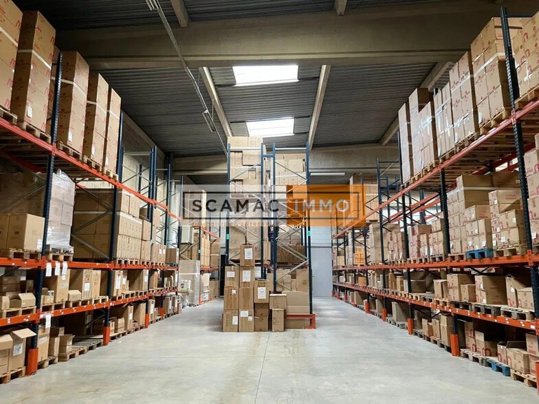 Industriel/Logistique dans à louer - Photo de l’immeuble – Image 1 sur 7