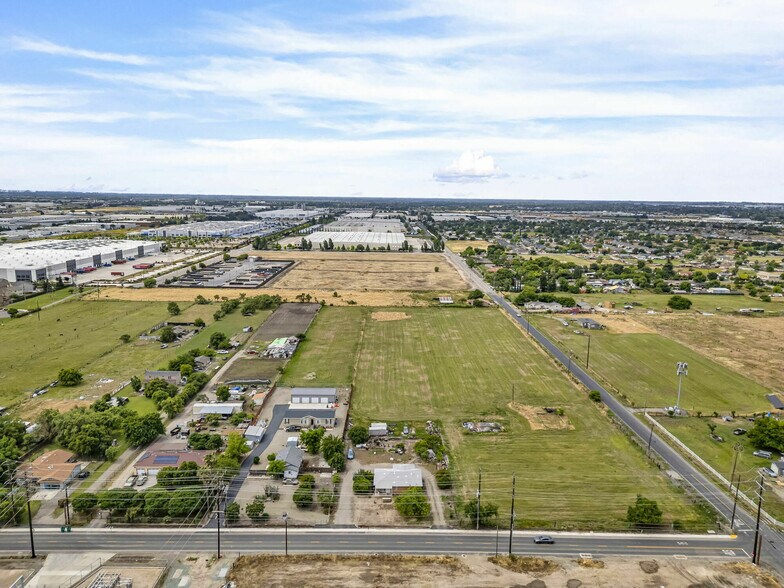 2384 Carpenter Rd, Stockton, CA à vendre - Photo de l’immeuble – Image 1 sur 4