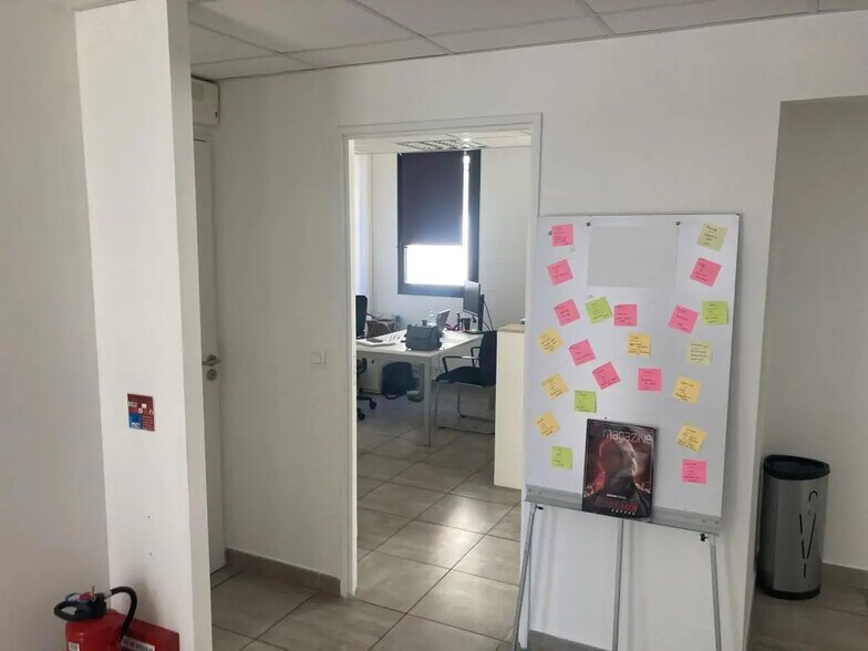 Bureau dans Fréjus à louer - Photo de l’immeuble – Image 3 sur 10
