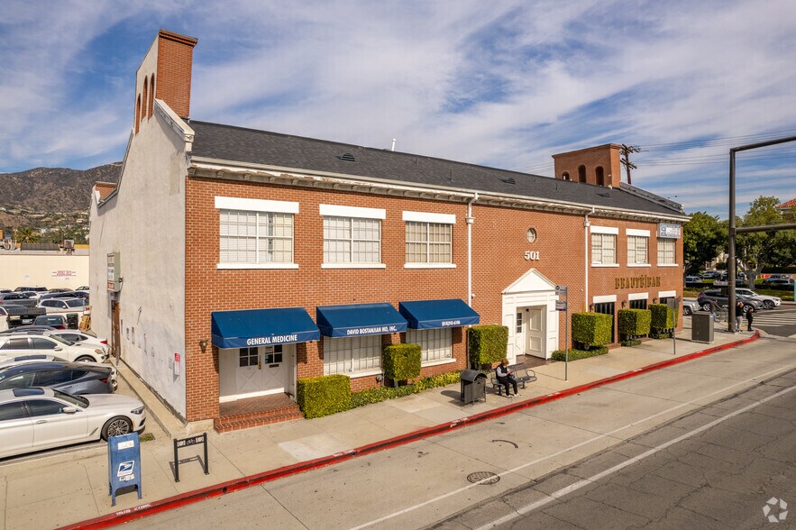 501 W Glenoaks Ave, Glendale, CA à louer - Photo principale – Image 1 sur 10