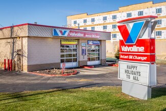 Plus de détails pour 2615 Sycamore Rd, Dekalb, IL - Local commercial à vendre