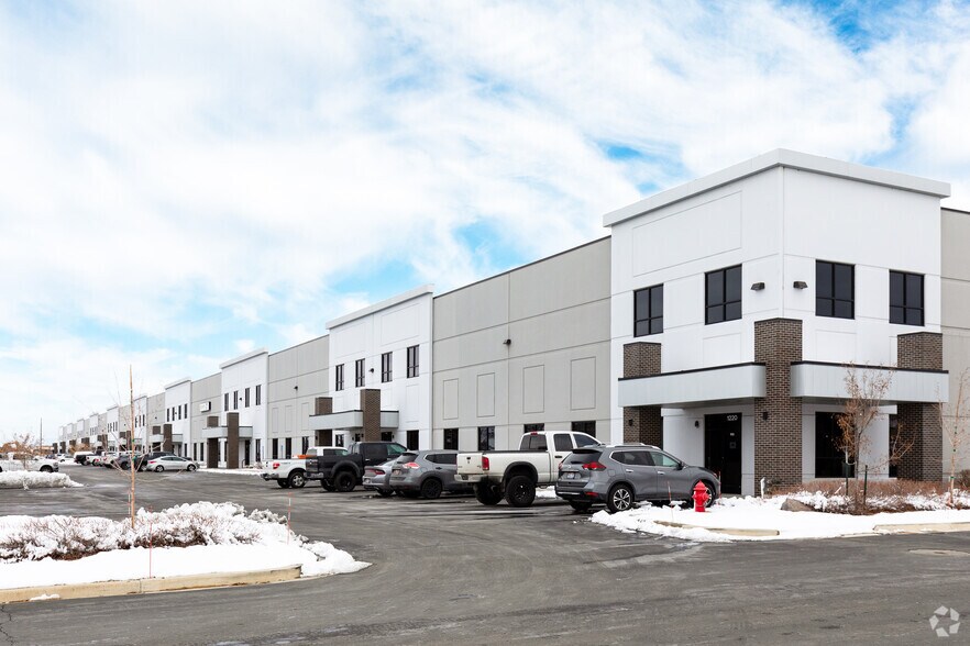 1250 N Flyer Way, Salt Lake City, UT à louer - Photo de l’immeuble – Image 2 sur 4