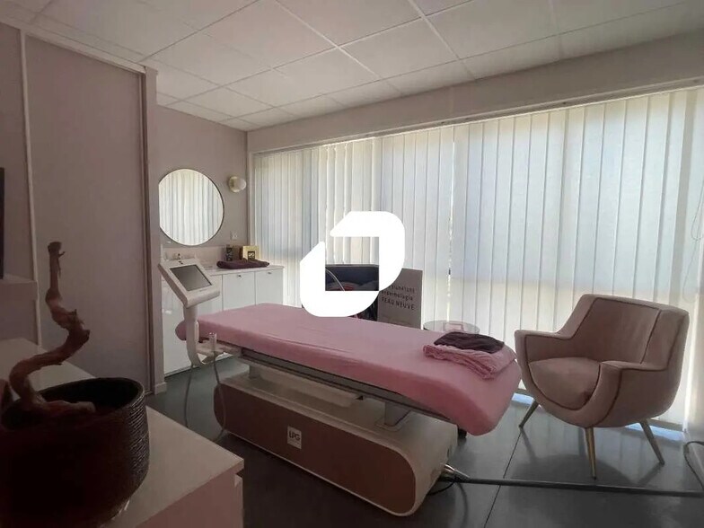 Local commercial dans Yvrac à louer - Photo de l’immeuble – Image 3 sur 5