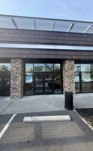 210-236 N Radnor Chester Rd, Radnor, PA à louer - Photo de l’immeuble – Image 3 sur 16
