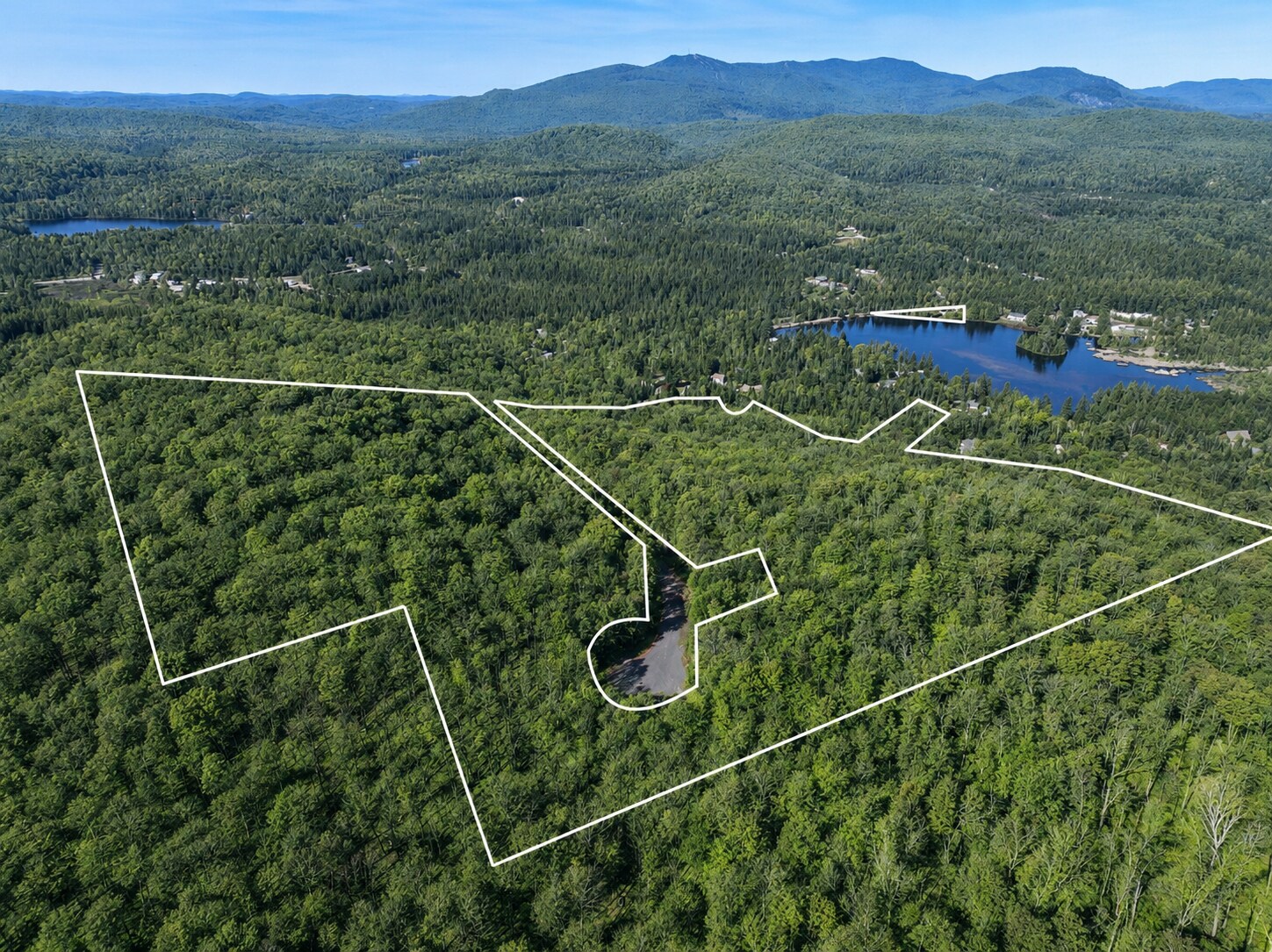 Ch Du Vison, Lac-superieur, QC à vendre Photo de l’immeuble– Image 1 sur 10