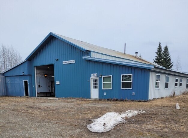 1209 Dennis Rd, North Pole, AK à louer Photo de l’immeuble– Image 1 sur 15