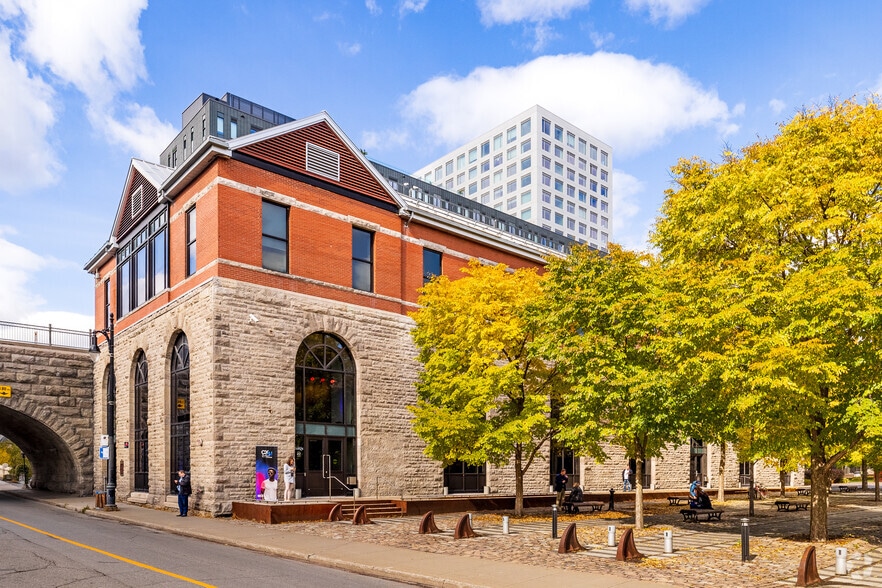 417 Rue Berri, Montréal, QC à louer - Photo principale – Image 1 sur 4