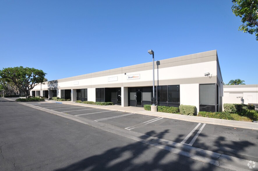 1669 E Wilshire Ave, Santa Ana, CA à louer - Photo de l’immeuble – Image 2 sur 4