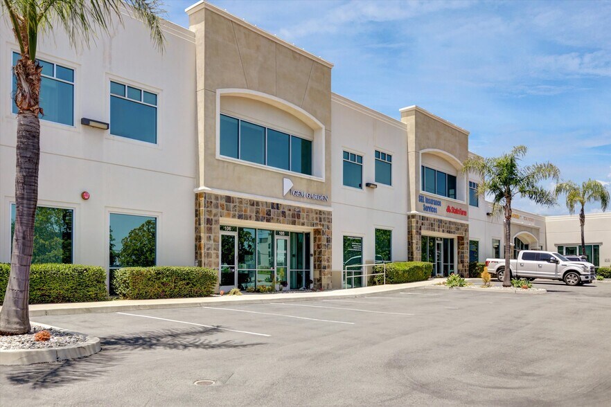 250 S Pacific St, San Marcos, CA à vendre - Photo de l’immeuble – Image 3 sur 42