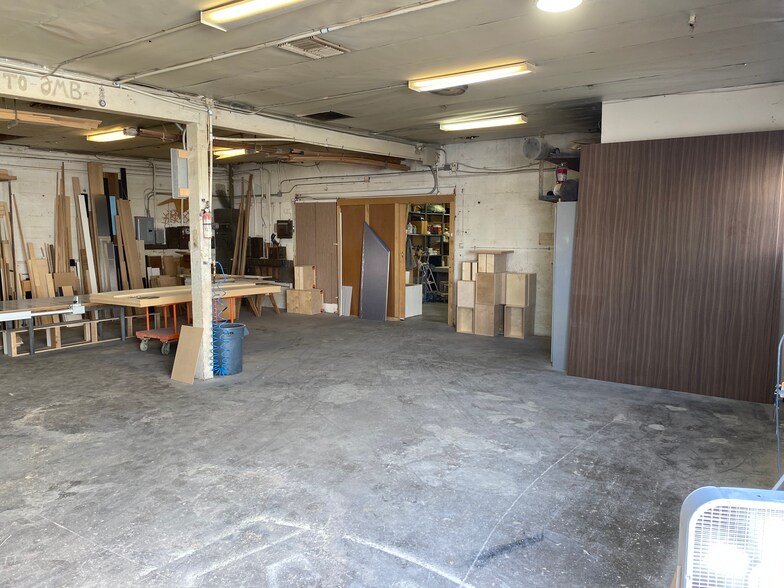 1112 Chestnut St, Burbank, CA à louer - Photo intérieure – Image 3 sur 5