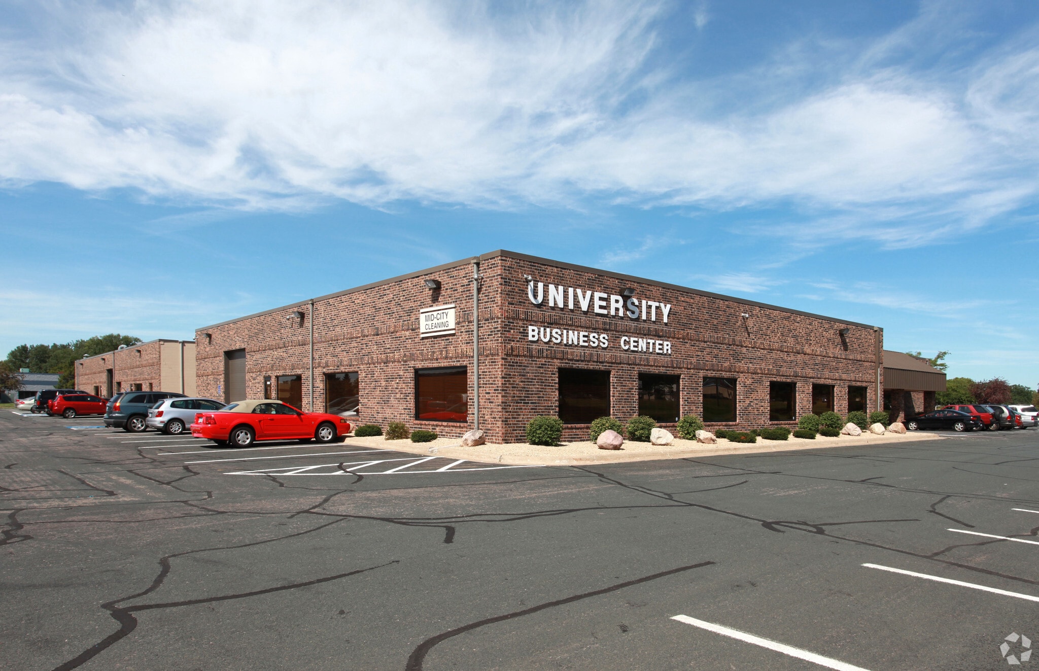 8000-8090 NE University Ave, Minneapolis, MN à louer Photo principale– Image 1 sur 9