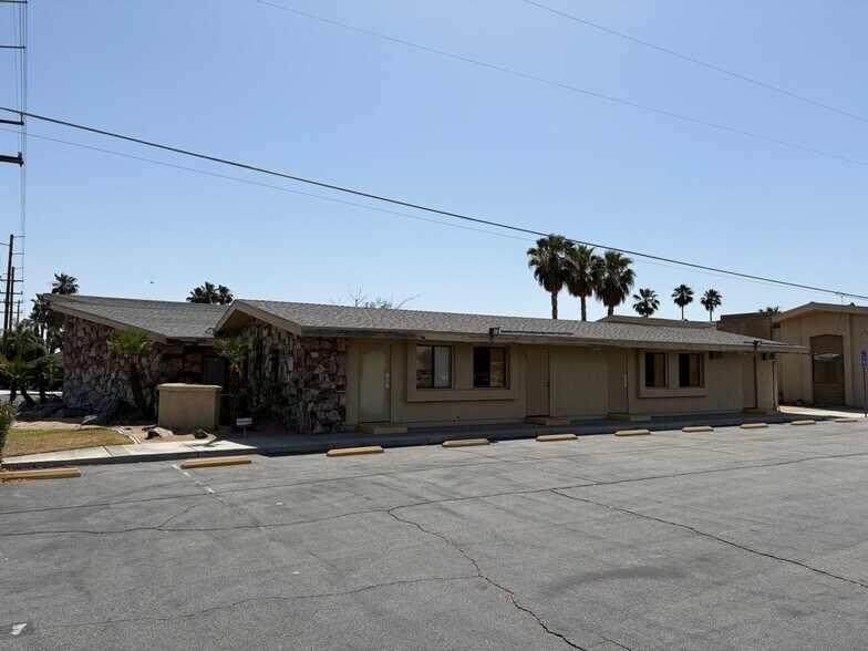 33055 Cathedral Canyon Dr, Cathedral City, CA à vendre - Photo de l’immeuble – Image 1 sur 5