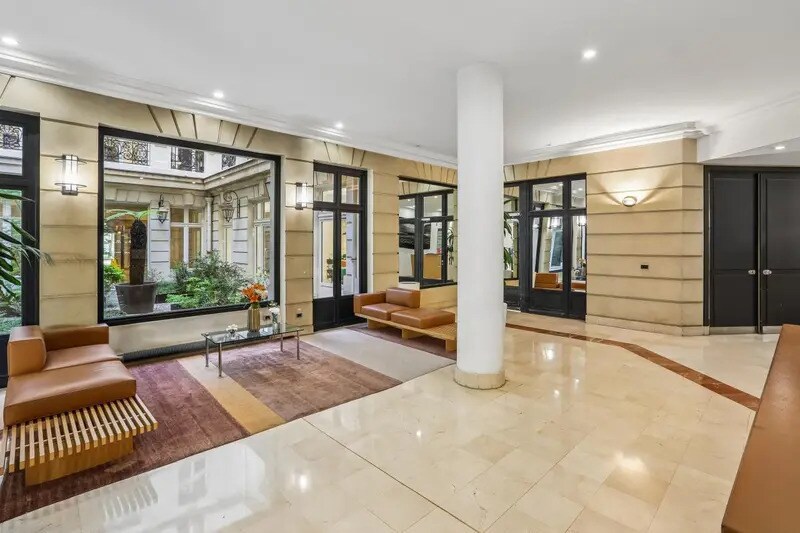 69 Boulevard Haussmann, Paris à louer - Photo de l’immeuble – Image 3 sur 16
