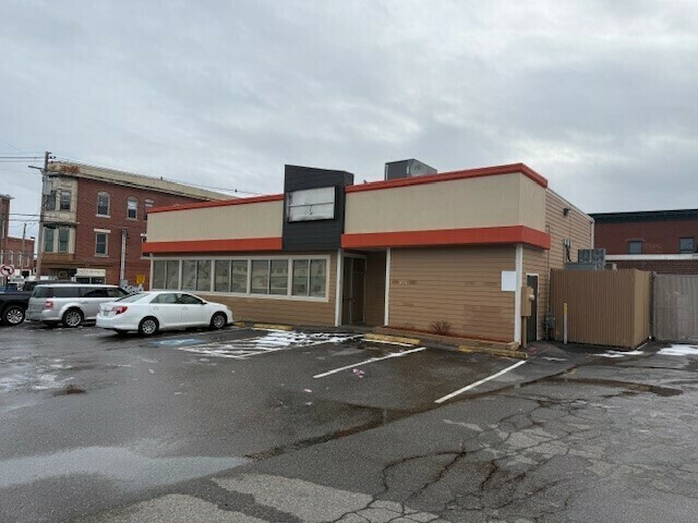 546 Deering Ave, Portland, ME à louer - Photo de l’immeuble – Image 1 sur 7
