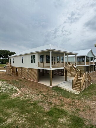 Plus de détails pour 534 Beach Dr, Gulfport, MS - Spécialisé à vendre