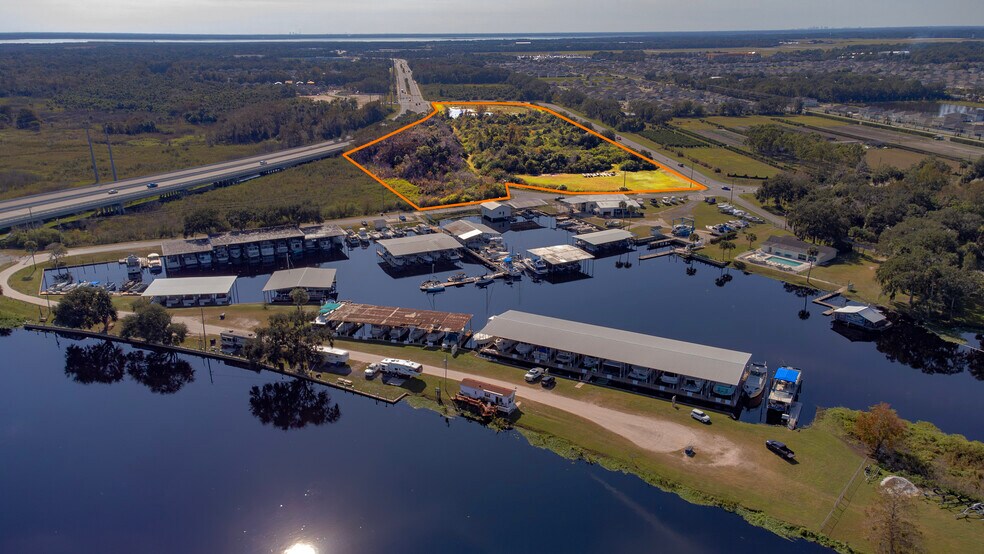 3900 Peninsula Pt, Sanford, FL à vendre - Photo de l’immeuble – Image 1 sur 5