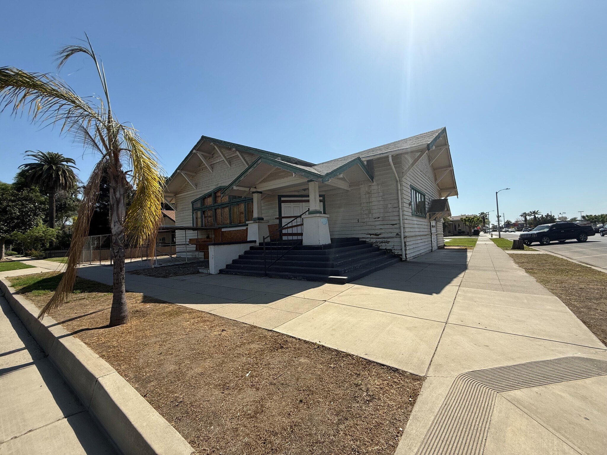 284 E Hermosa St, Lindsay, CA à vendre Photo principale– Image 1 sur 19