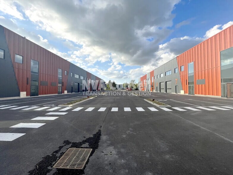 Local d’activités dans SAINT-OUEN-L'AUMONE à louer - Photo de l’immeuble – Image 3 sur 15