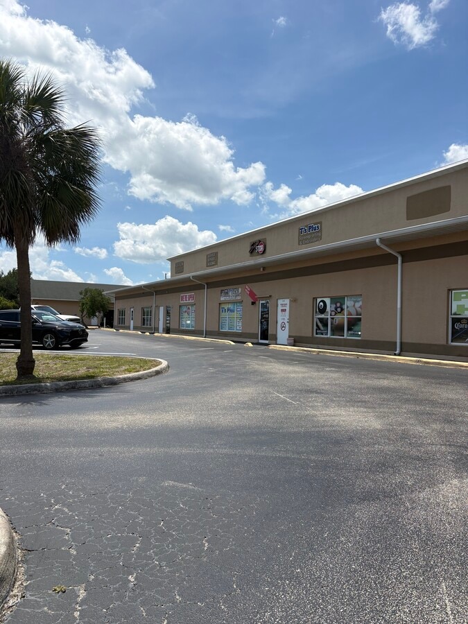 19800 Veterans Blvd, Port Charlotte, FL 33954 - Lot E5 - - Photo intérieure - Image 2 of 4