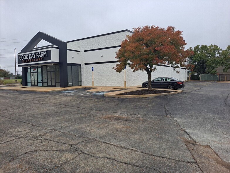 3836 N Gloster St, Tupelo, MS à louer - Photo de l’immeuble – Image 2 sur 8
