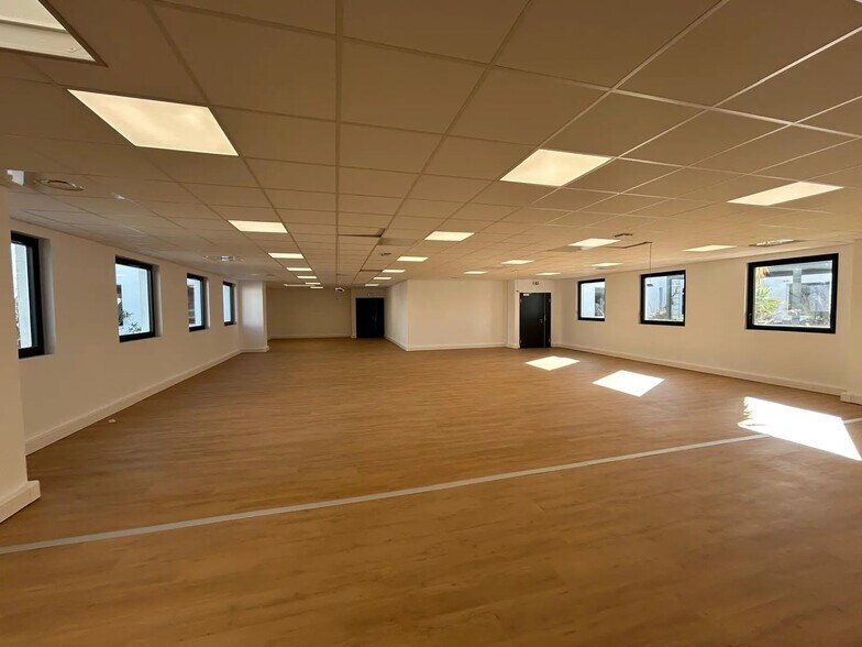 Bureau dans Marseille à louer - Photo de l’immeuble – Image 3 sur 14