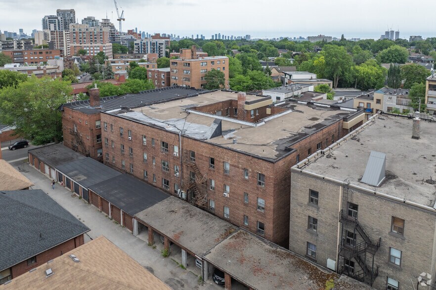 231 Vaughan Rd, Toronto, ON à vendre - Photo de l’immeuble – Image 2 sur 23