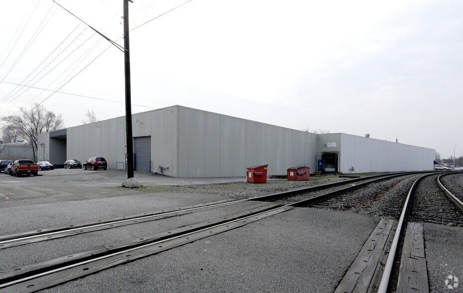 1030 E New York St, Indianapolis, IN à louer - Photo de l’immeuble – Image 2 sur 11