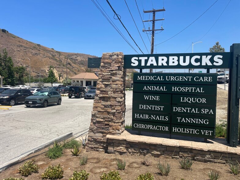 4945 Las Virgenes Rd, Calabasas, CA à louer - Photo de l’immeuble – Image 2 sur 26