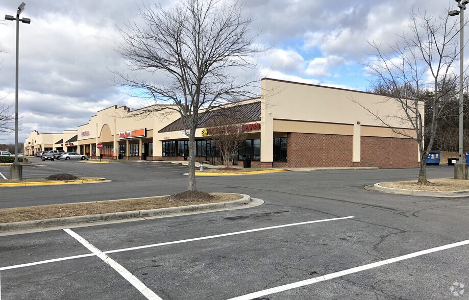 7049-7099 Allentown Rd, Temple Hills, MD à louer - Photo de l’immeuble – Image 2 sur 4